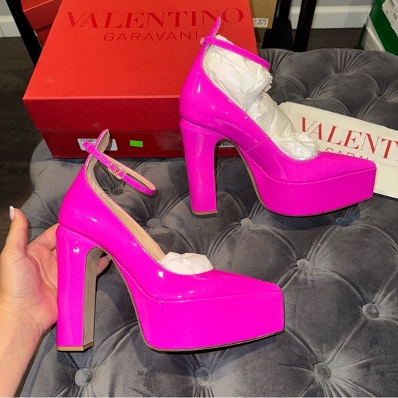 Valentino Garavani Shoes - Size 38.5 Valentino Garavani 135mm Tan-go patent leather pumps Hot Pink
